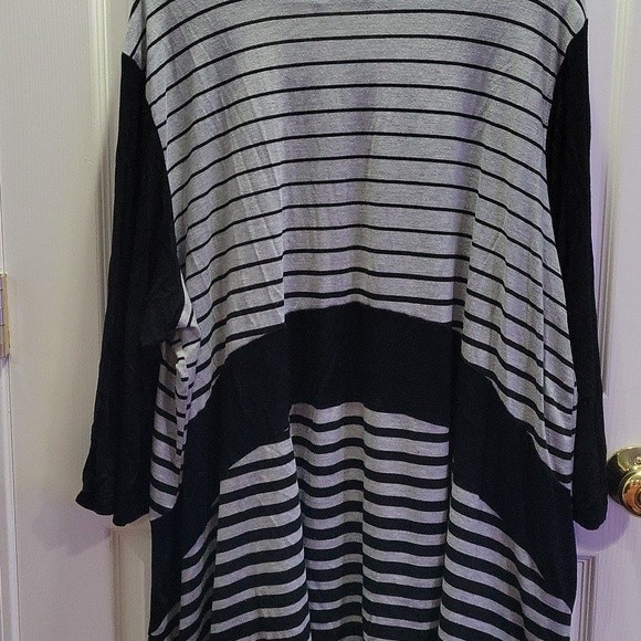 Avenue Gray and Black Stripes Tunic Top Plus Size 30/32 - Picture 3 of 8